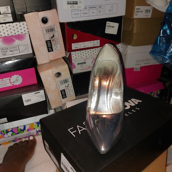 Silver Pumps - Picture 2 of 4